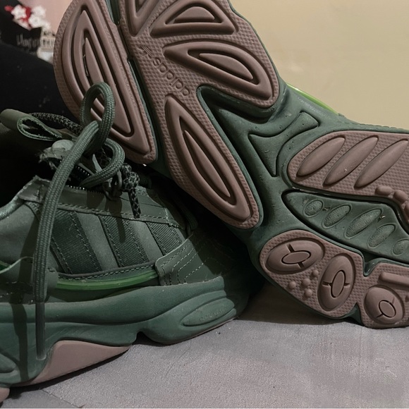 Green chunky Ozweego zip Adidas size 5 - Picture 4 of 6